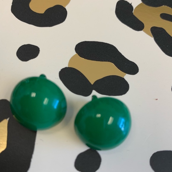 4 / 20$ SALE  emerald green dot clip on earrings - Picture 3 of 3